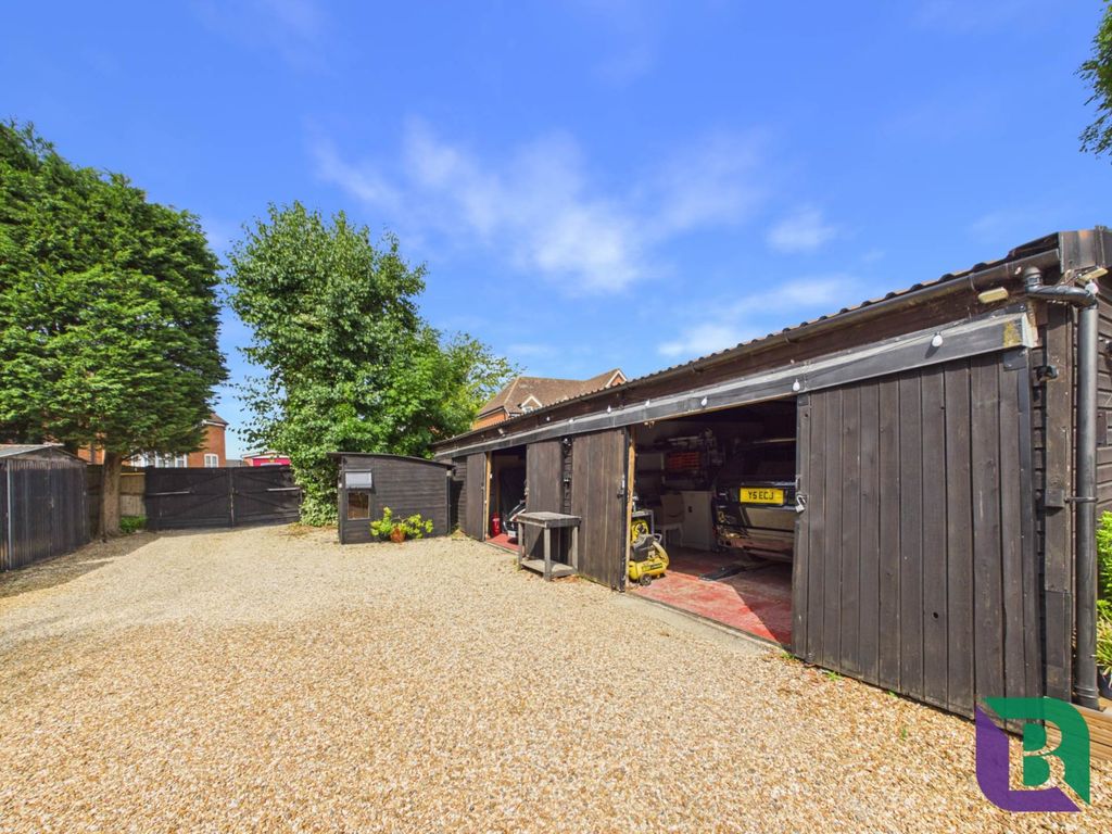 Property photo 2 of 33