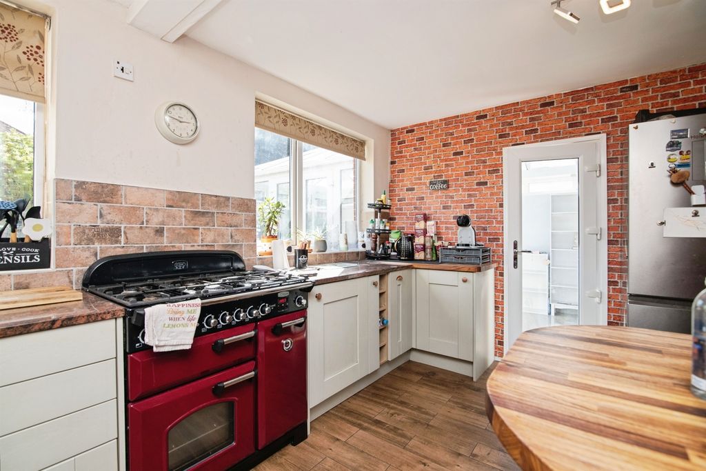 Property photo 2 of 16