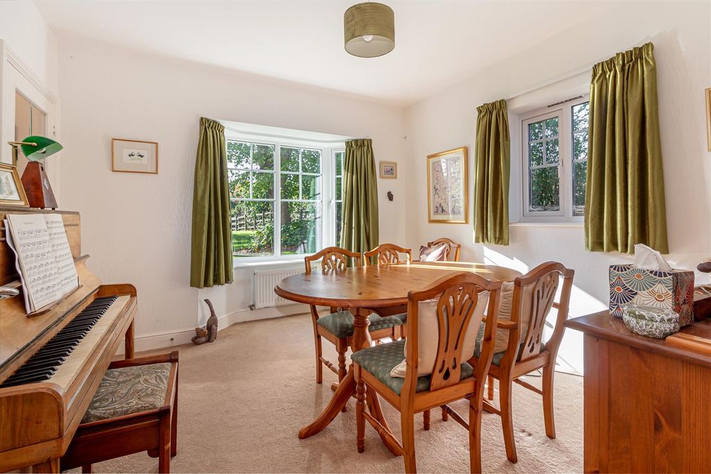 Property photo 3 of 33 Dining-Room-1.Jpg