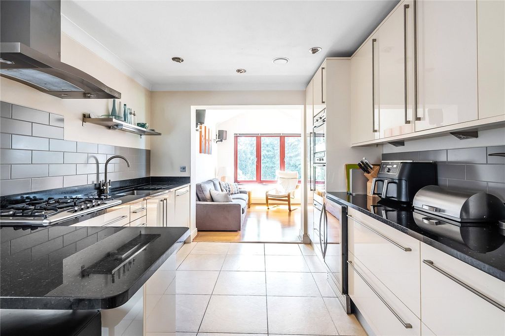 Property photo 2 of 18 Kitchen