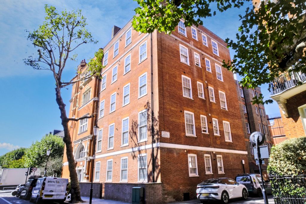 Property photo 2 of 9 Flat 8, 3 The Mansions, Bramham Gardens, London Sw5 9Bw