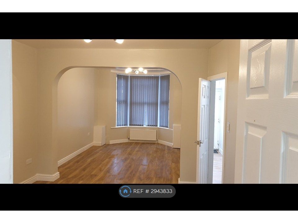 Property photo 1 of 20 Living Room