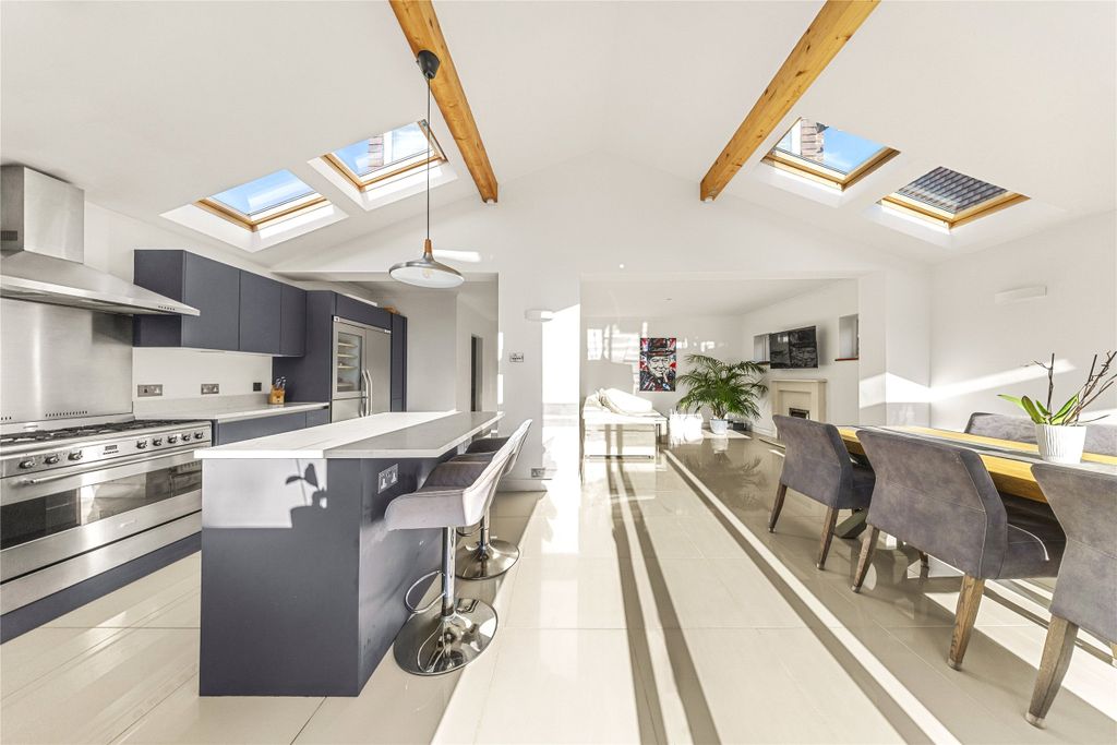 Property photo 3 of 17 Kitchen-Breakfast