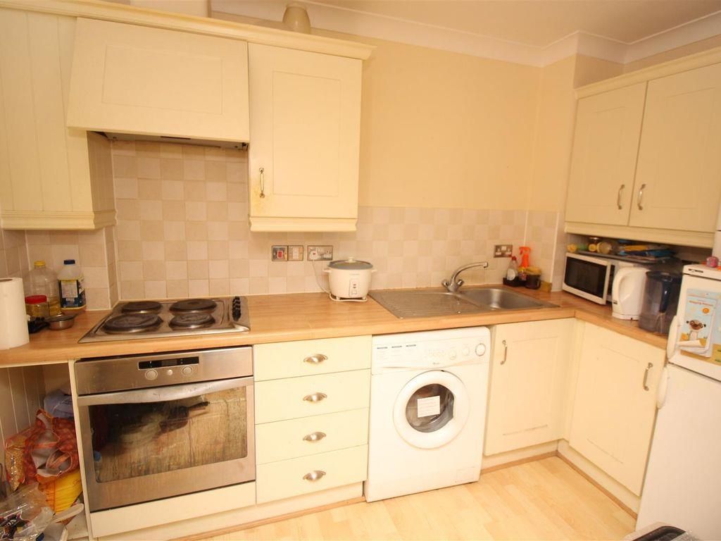 Property photo 3 of 7 Kitchen