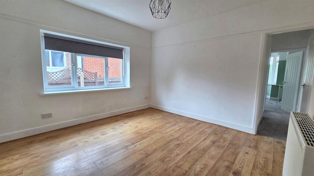 Property photo 3 of 9 Lounge