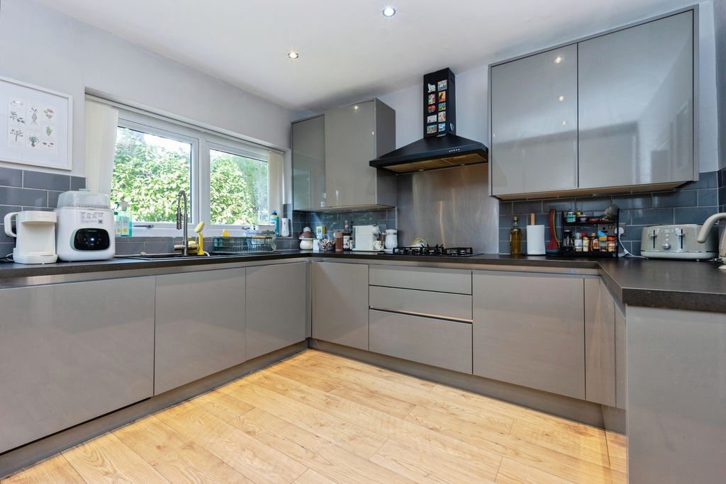 Property photo 2 of 32 Pbox-Img.Jpg