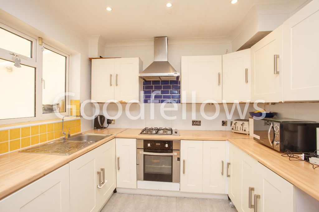 Property photo 2 of 6 Picture No. 15