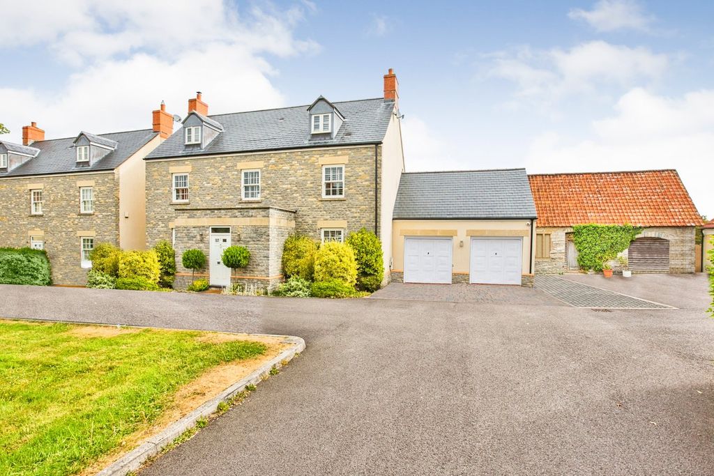 Property photo 1 of 33