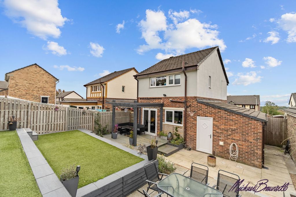 Property photo 2 of 25