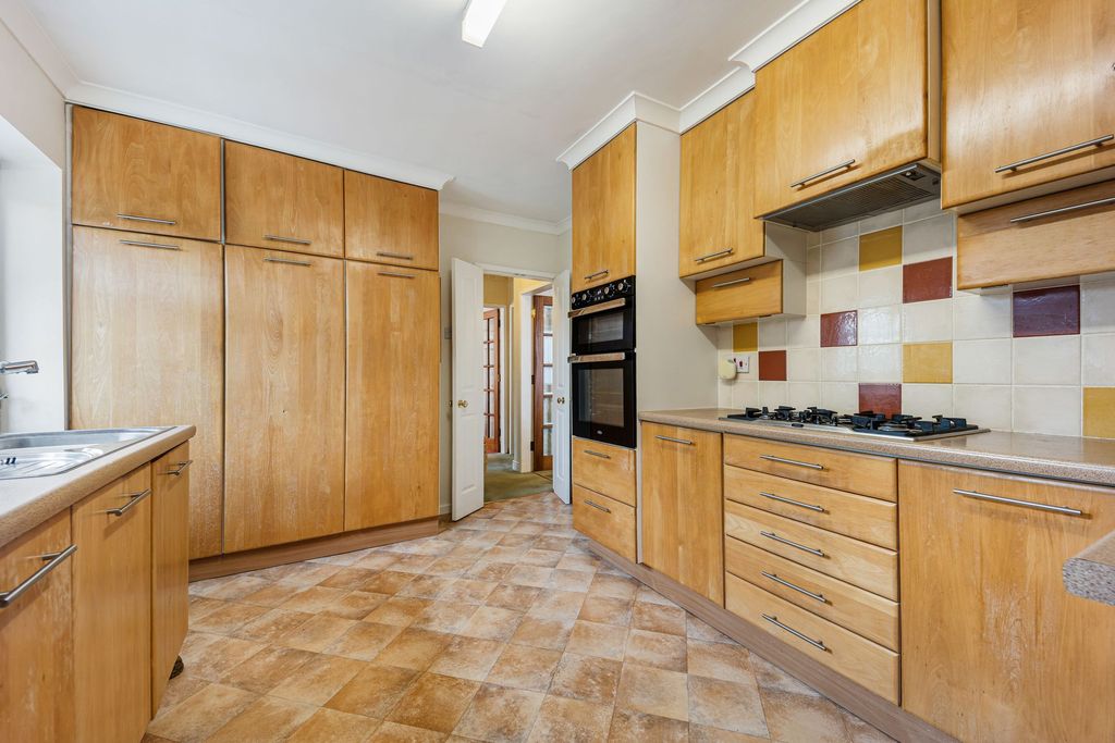 Property photo 3 of 26