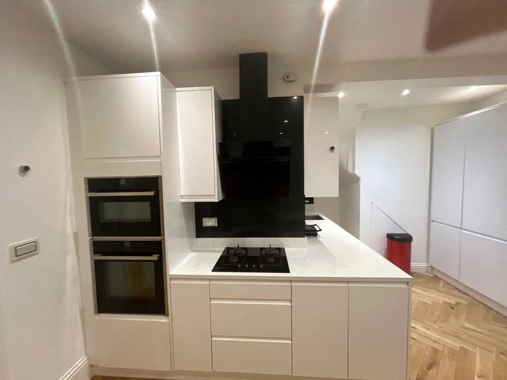 Property photo 3 of 14 Kitchen