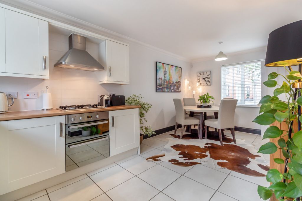 Property photo 3 of 26 8659646-Interior01