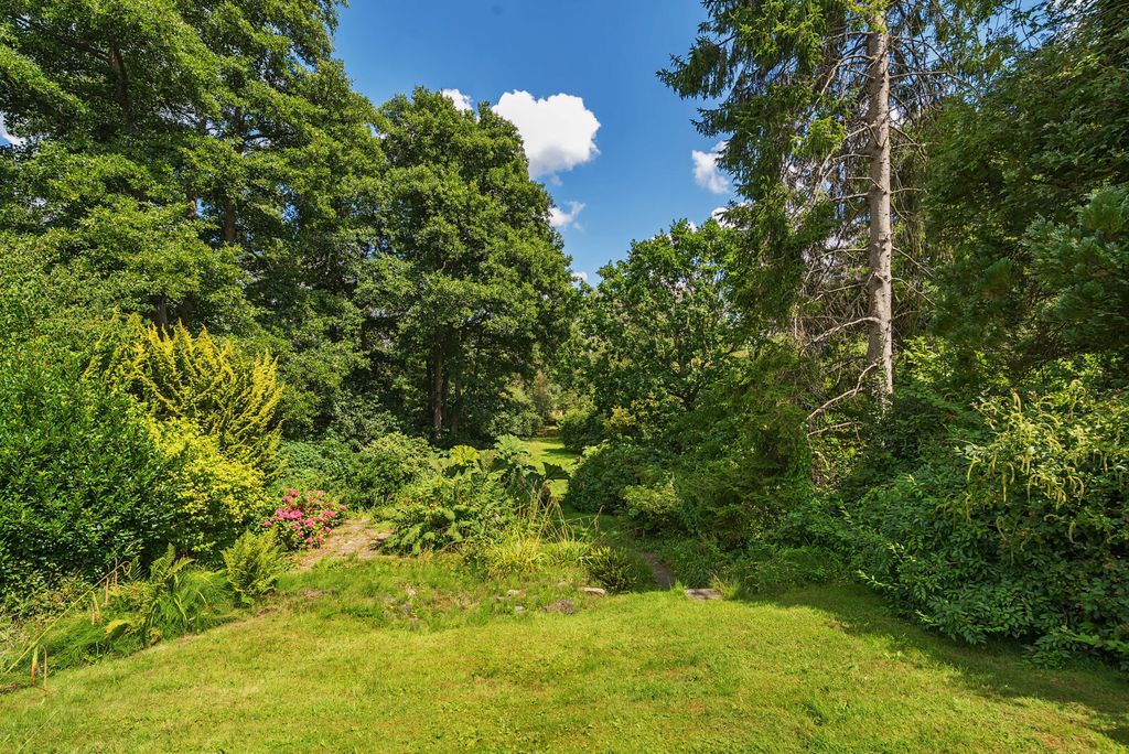 Property photo 2 of 18 1327913-18-687A4F...
