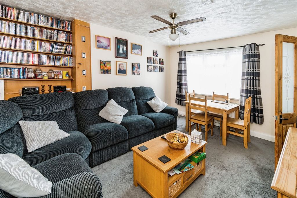 Property photo 3 of 15