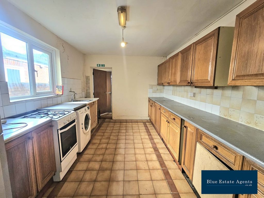 Property photo 2 of 12 Kitchen
