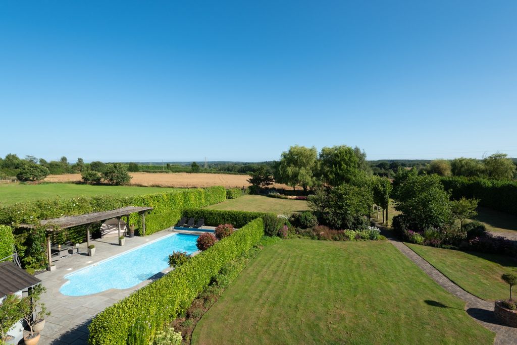 Property photo 2 of 30 2810676