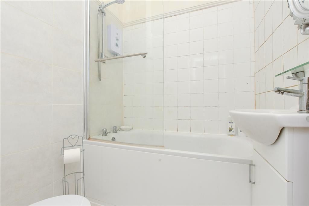 Property photo 3 of 9 Bathroom