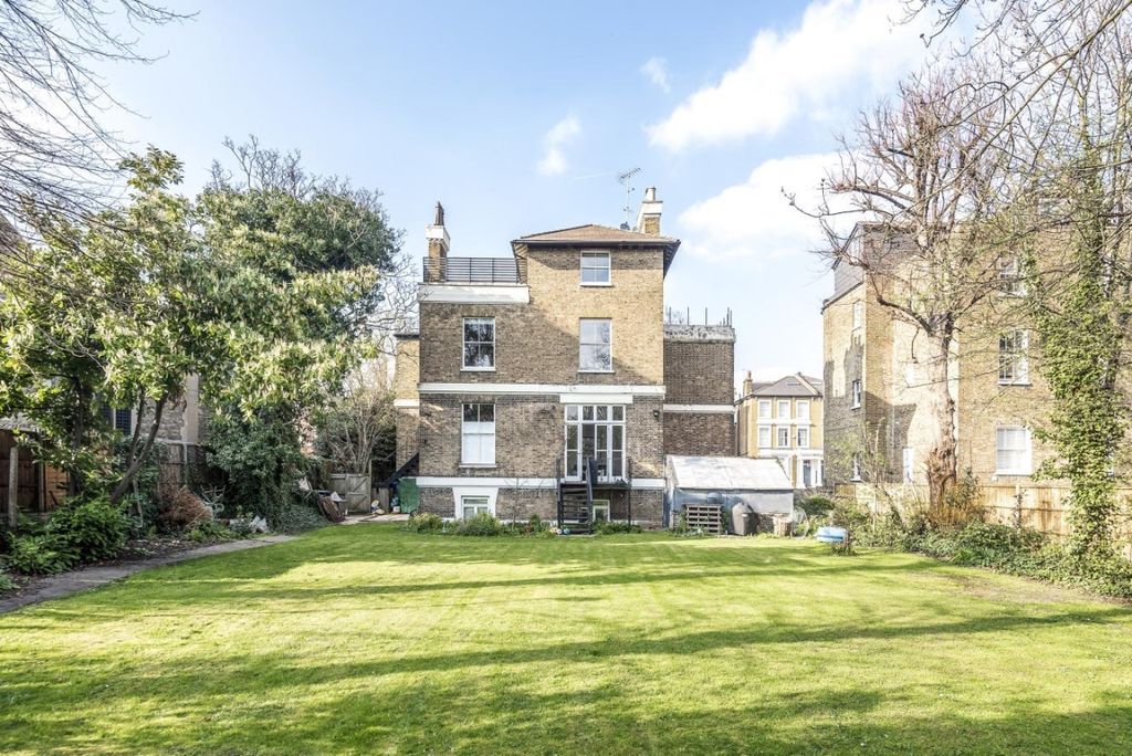 Property photo 2 of 15 206700510