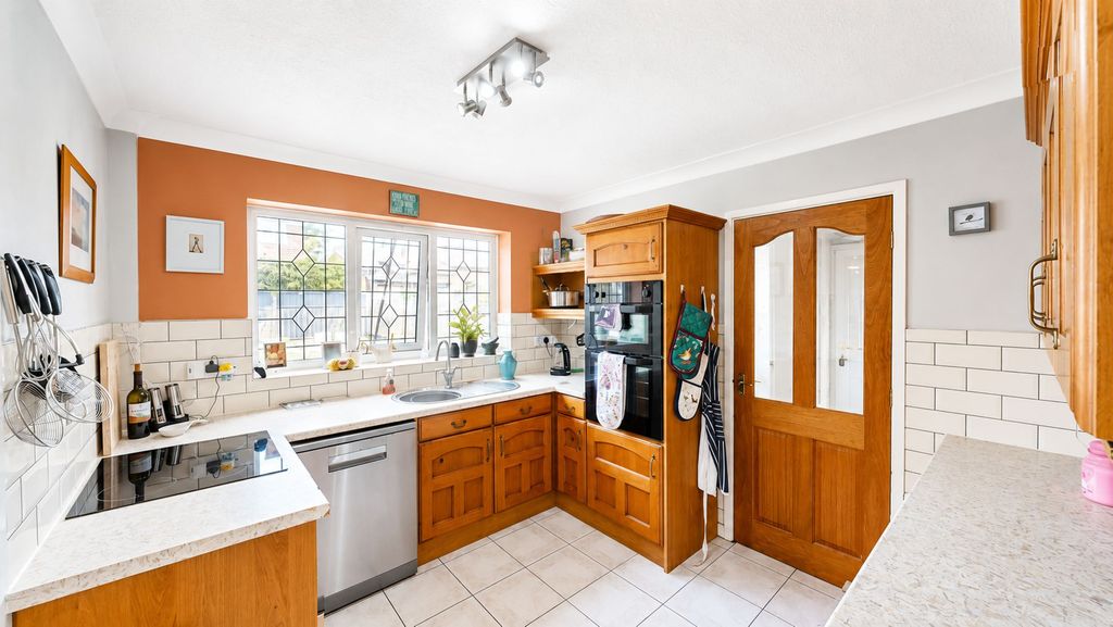 Property photo 3 of 16 Kitchen