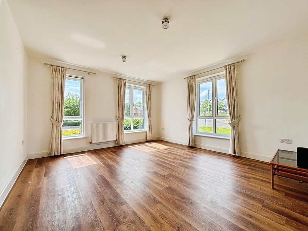 Property photo 2 of 11 Living Dining Room