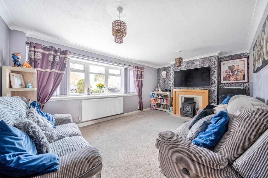 Property photo 2 of 9 1383227-20-6929d085373c2