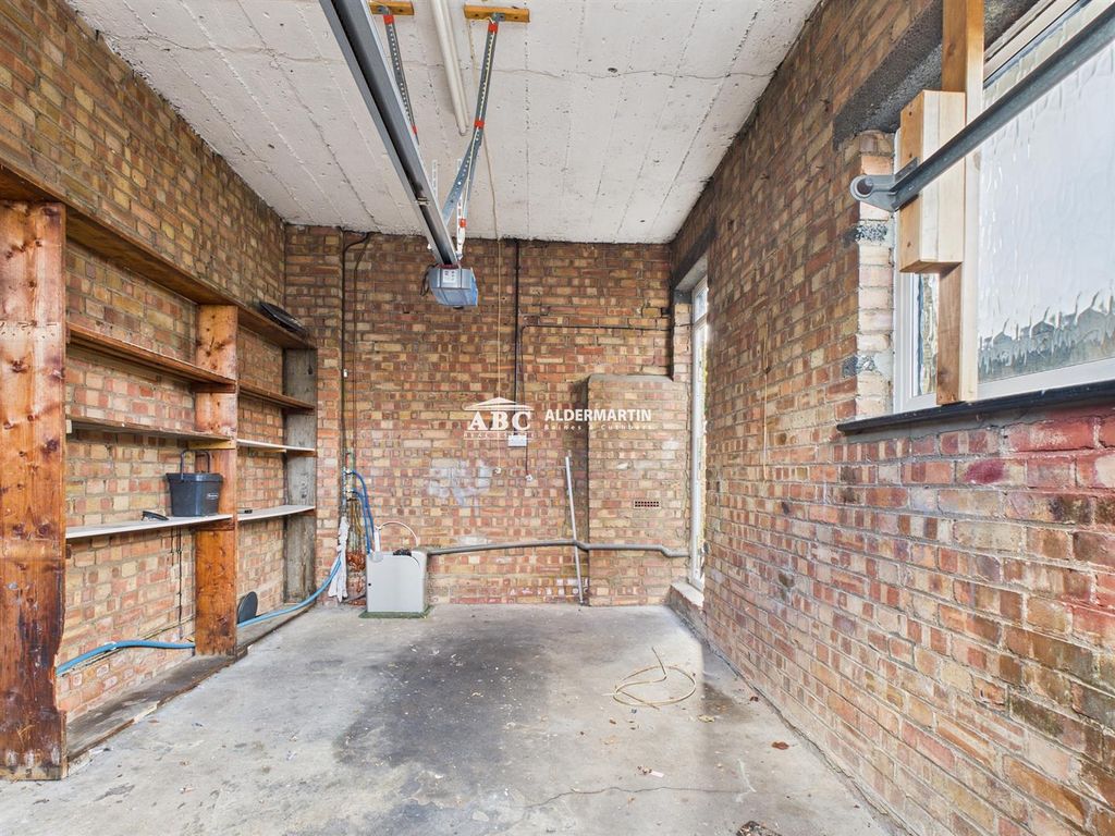 Additional image 26 of 5 bed property for salePenshurst Gardens, Edgware HA8