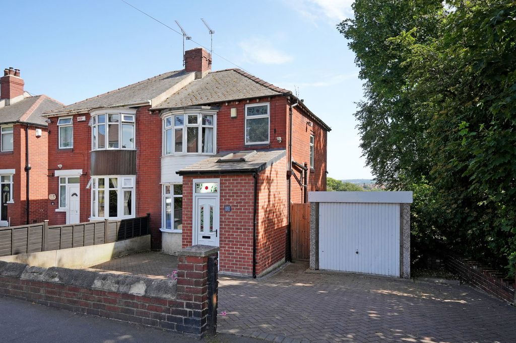 Property photo 1 of 32