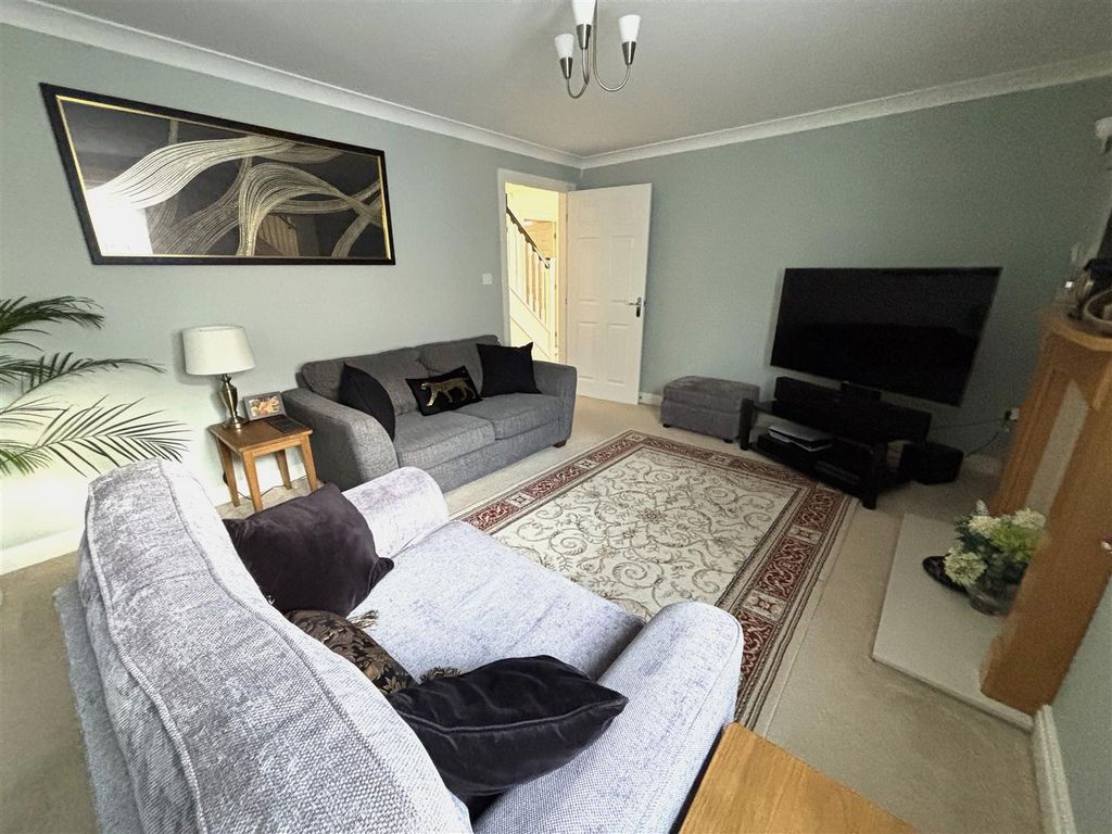 Property photo 2 of 22 Lounge