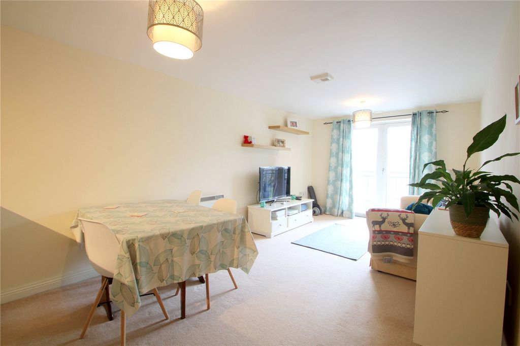 Property photo 3 of 11 Reception