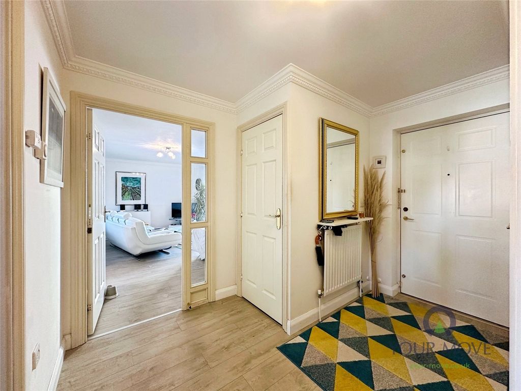 Property photo 2 of 14 Hallway