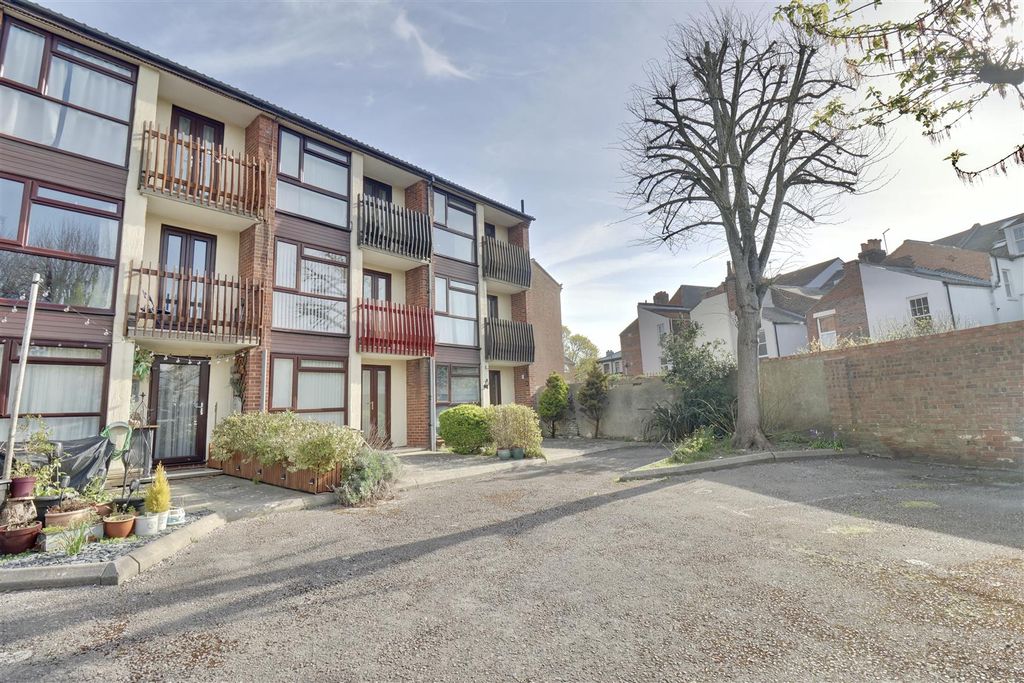 Property photo 3 of 8 3D467590-Fca6-4A62-9D4F-0Bdad84E4D15_1_201_A.Jpeg