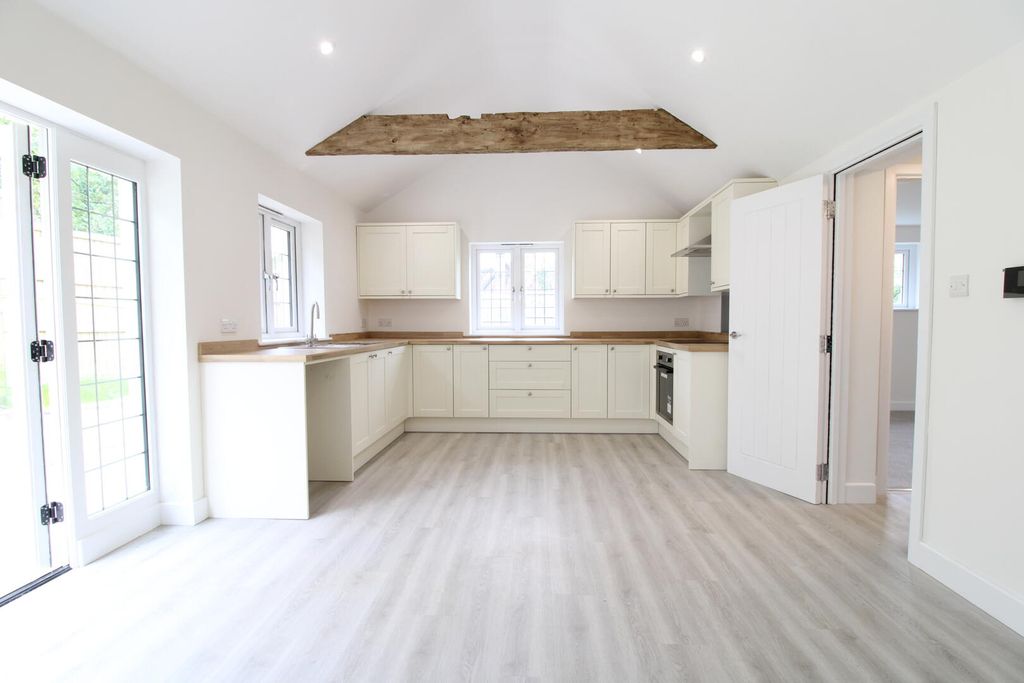 Property photo 2 of 10 Kitchen
