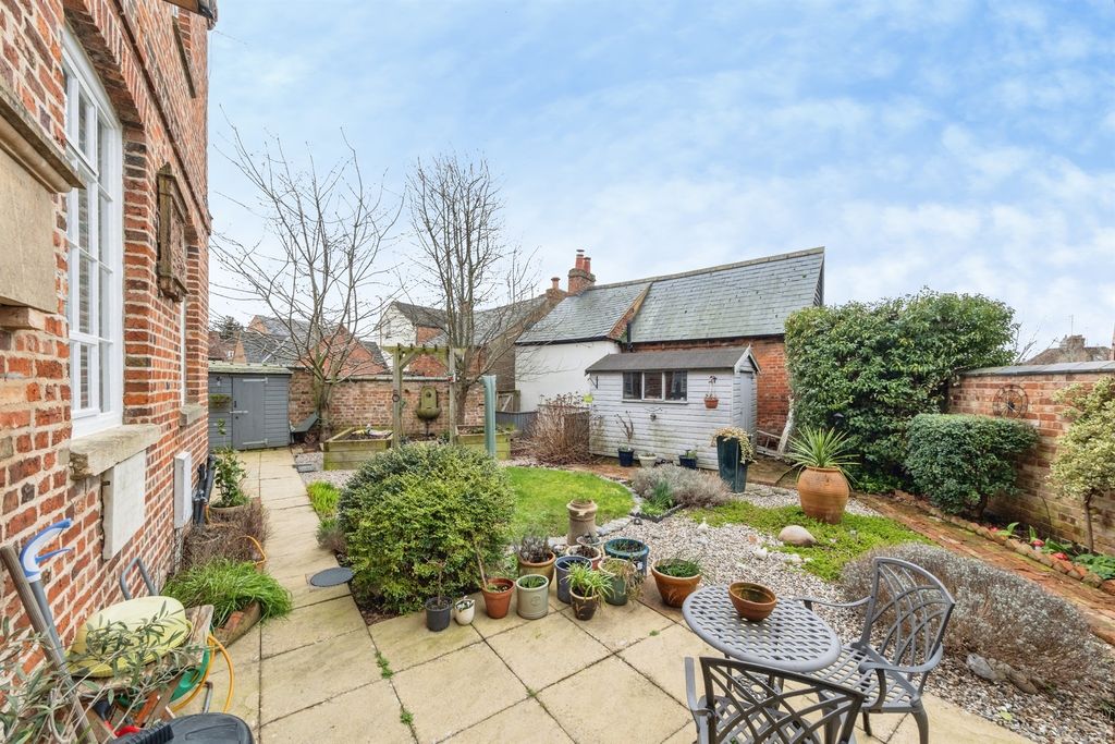 Property photo 2 of 19