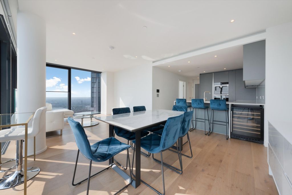 Property photo 3 of 19 Image