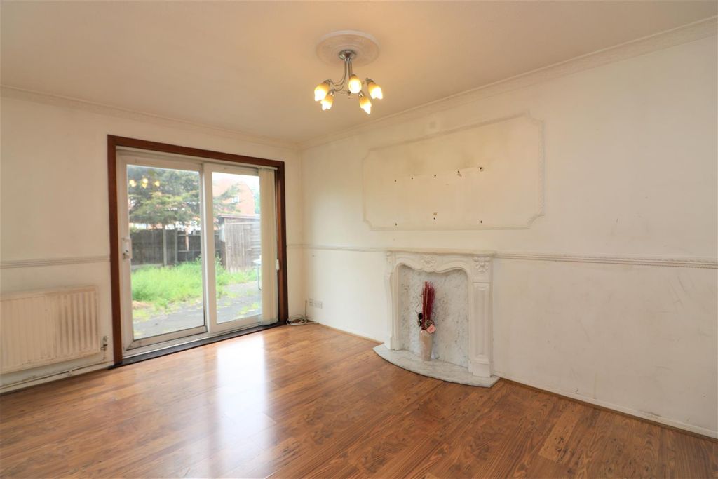 Property photo 3 of 7 Sheerwater Road.Jpg