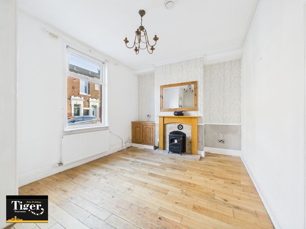 Property photo 2 of 9 Cam02176G0-Pr0779-Still001