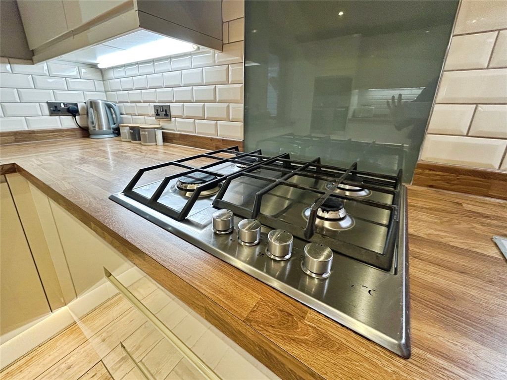 Property photo 3 of 27 Kitchen