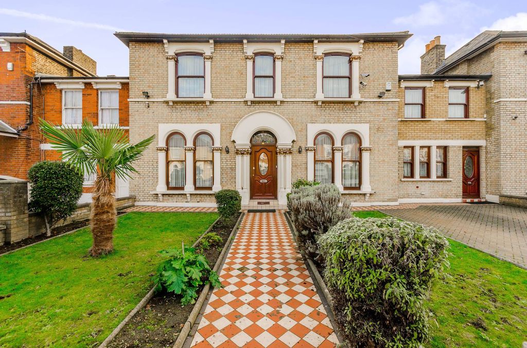 Property photo 2 of 22