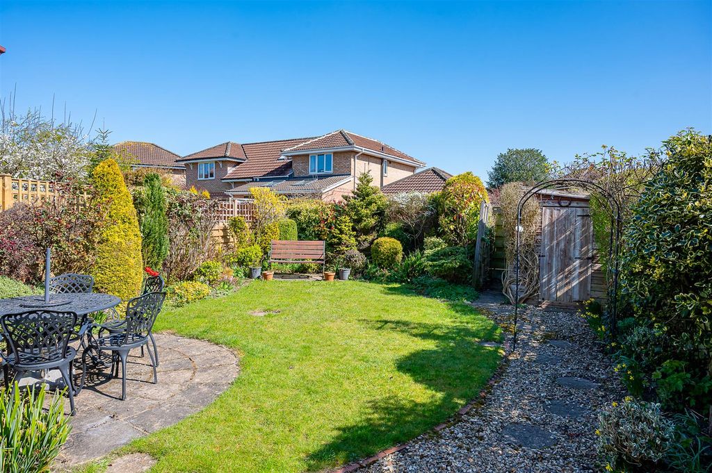 Property photo 3 of 19 Garden