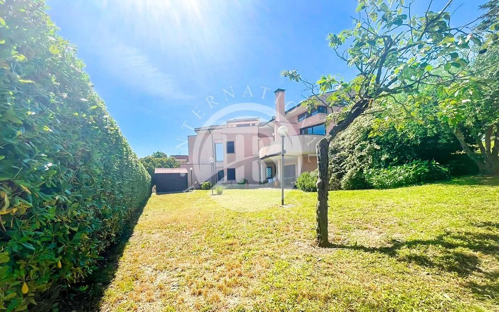 Property photo 1 of 36