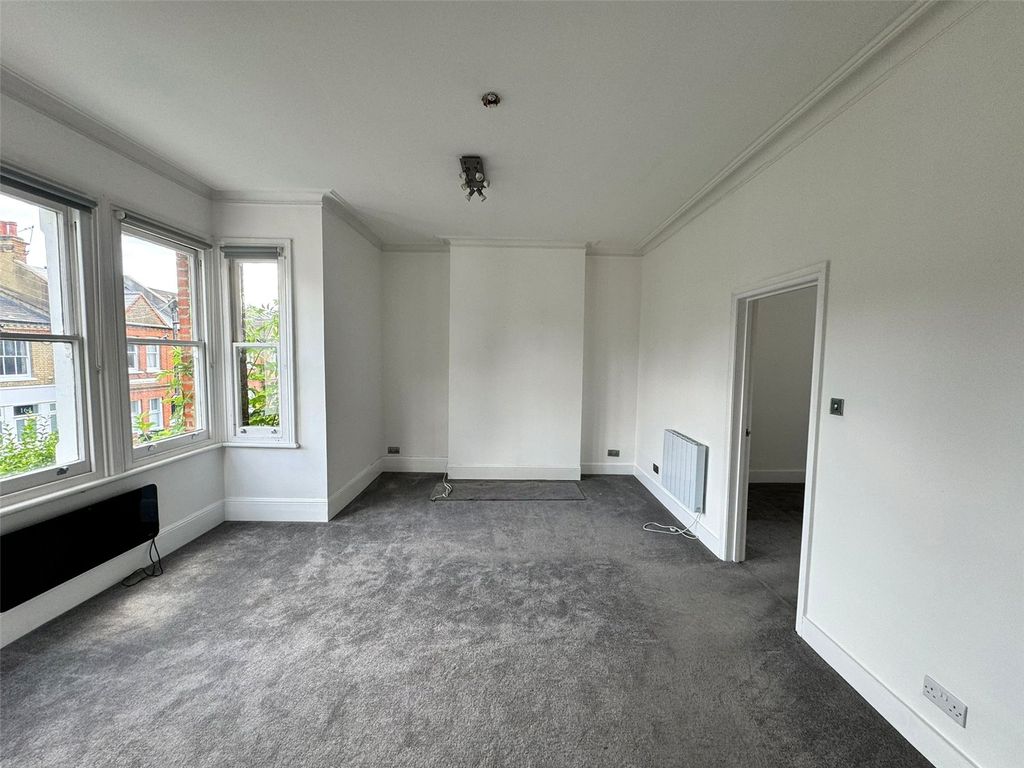 Property photo 3 of 6 Flat 3, 151 Dalling Road 3