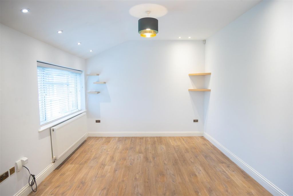 Property photo 3 of 17 C04I1013.Jpg
