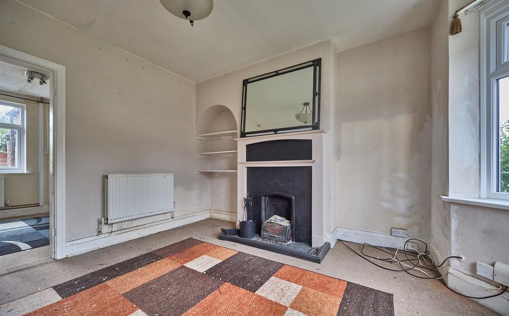 Property photo 3 of 9 Lychgate Ln Bb.Jpg