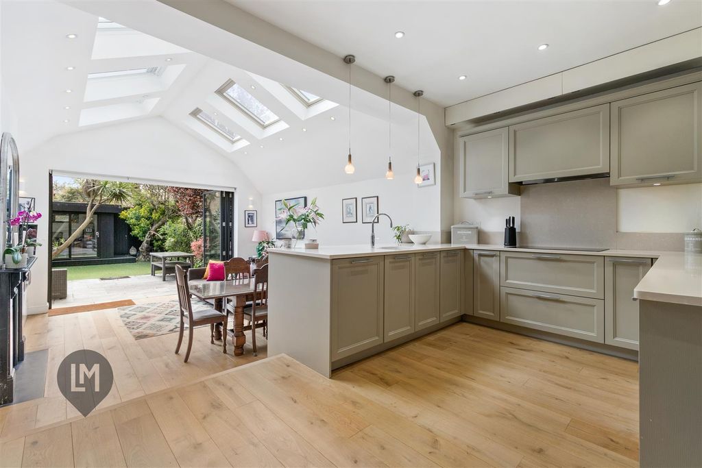 Property photo 2 of 8 Living/Dining/Kitchen