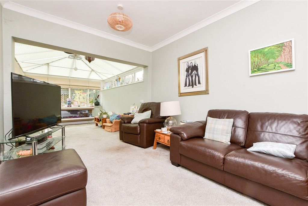 Property photo 2 of 15 Lounge