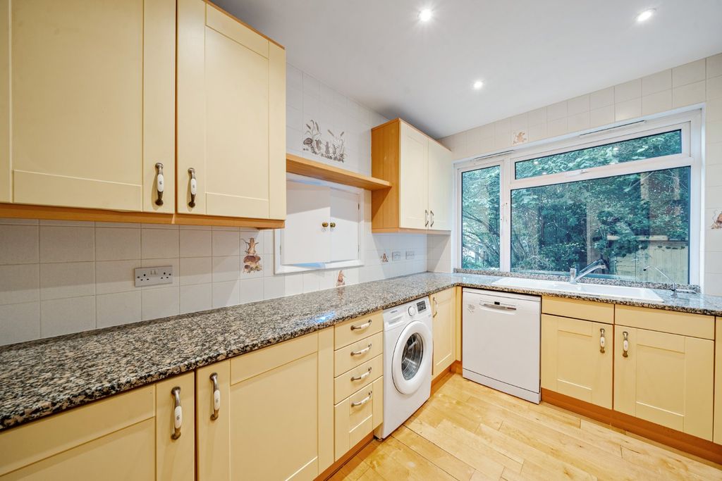 Property photo 3 of 21 Picture No. 16