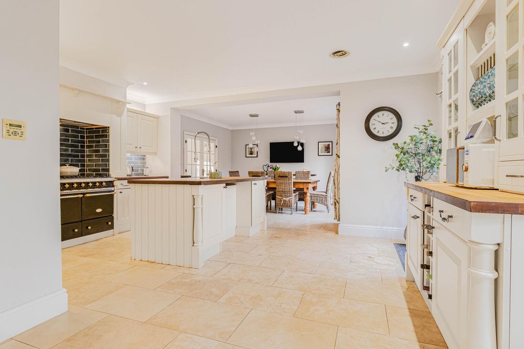 Property photo 2 of 40 27_70893-1.Jpg