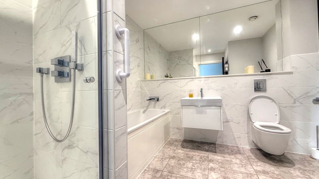 Additional image 13 of 2 bed flat for saleFarnham Road, Liss, Hampshire GU33