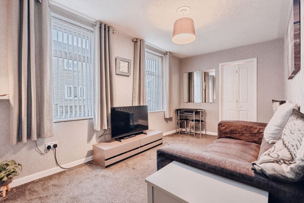 Property photo 3 of 16 Pbox-Img.Jpg