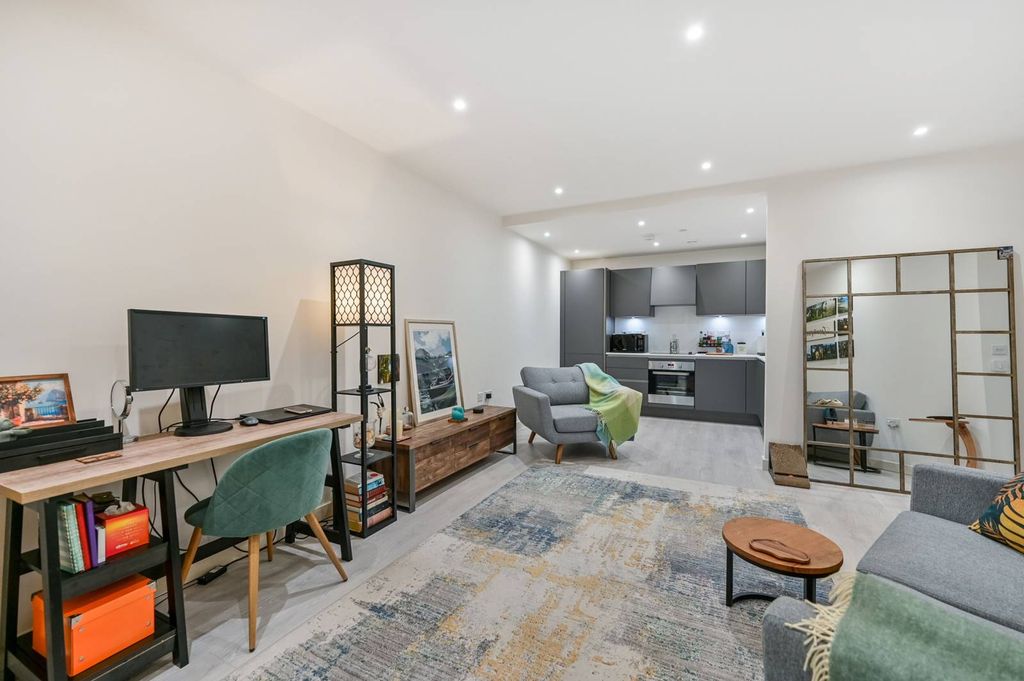 Property photo 2 of 9